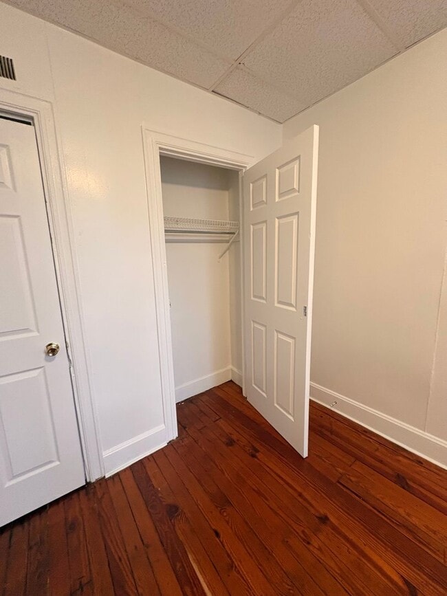 Foto del edificio - Spacious 3-Bedroom Apartment – West End of York City!