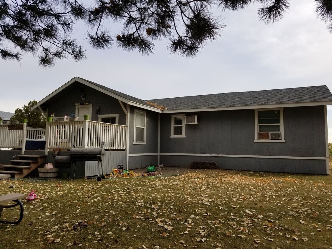 3 br, 1 bath House 5843 Road H NW House Rental in Ephrata, WA