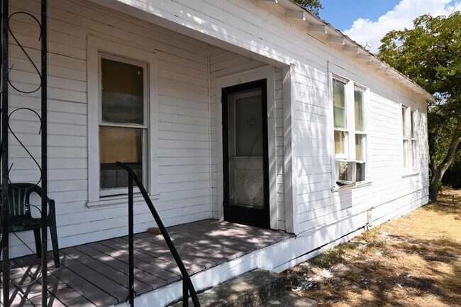 Building Photo - 700 Hwy 290 E
