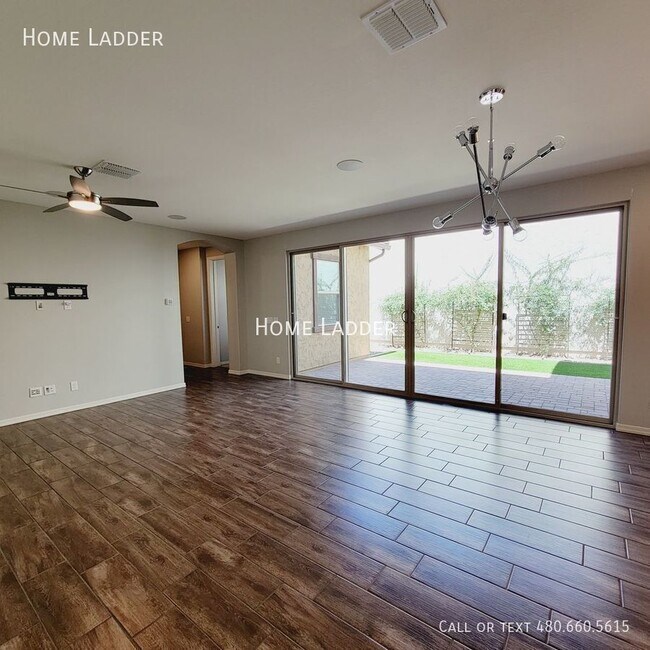 Foto del edificio - 4333 E Dennisport Ave