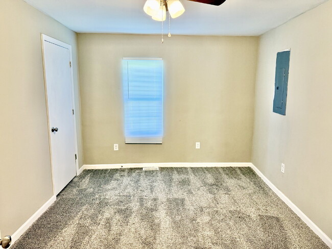 Building Photo - For Rent – 3 Bed, 1.5 Bath Home Minutes fr...