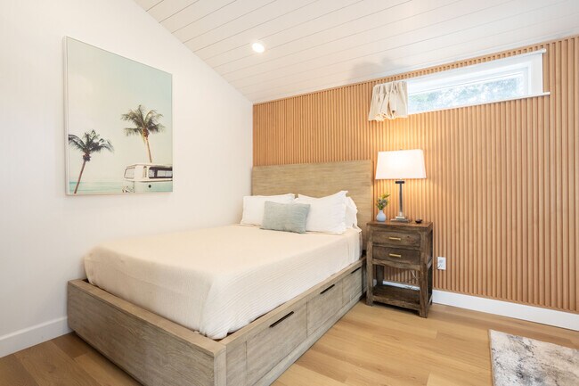 Building Photo - 1740 E Washington St