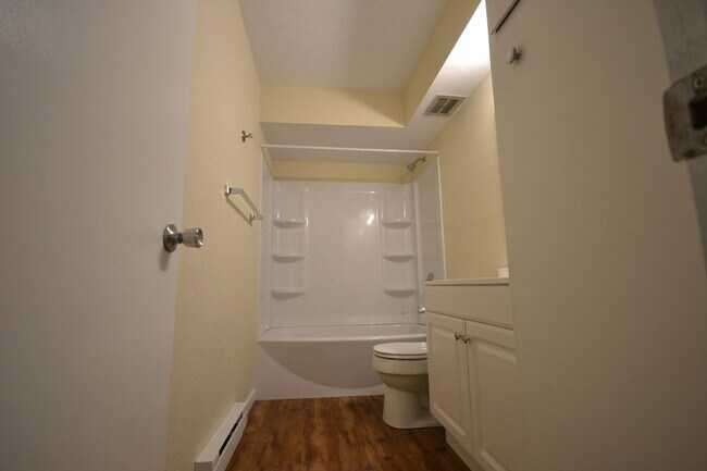 Foto del edificio - Bolivar MO 1 Bed, 1 Bath Apartment