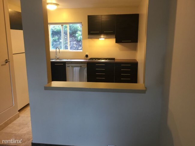 Building Photo - 8750 Mellmanor Dr