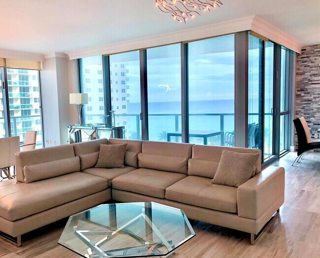 Building Photo - 3101 S Ocean Dr