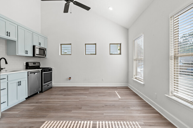 Foto del edificio - 1325 N Bronough St