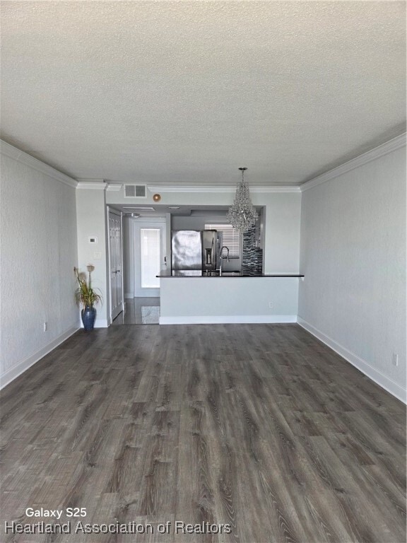 Building Photo - 2131 Lakeview Dr