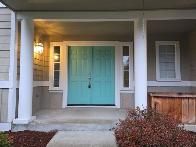 Foto del edificio - Nice and bright  4 bedroom home in desirable Poulsbo location