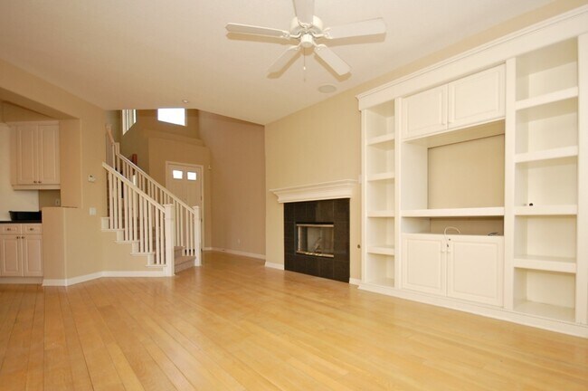 Building Photo - Amazing Location Home in Carlsbad with Lag...