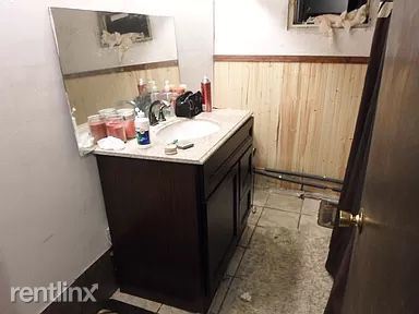 Building Photo - 3 br, 1 bath House - 6160 S 6th St
