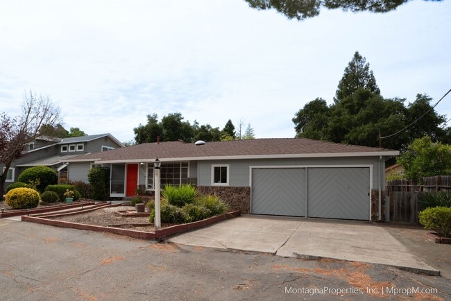 Building Photo - 16375 W La Chiquita Ave