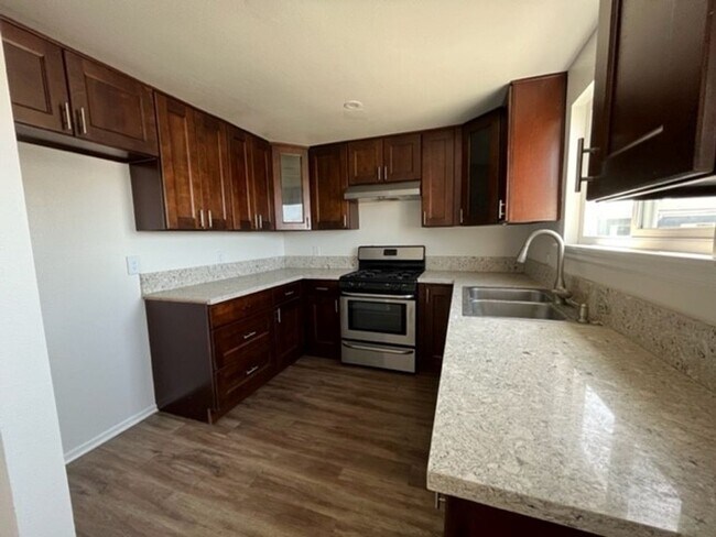 Building Photo - ElEncanto34022