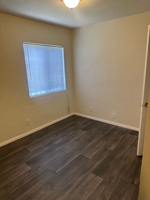 Foto del edificio - 932 W 71st St