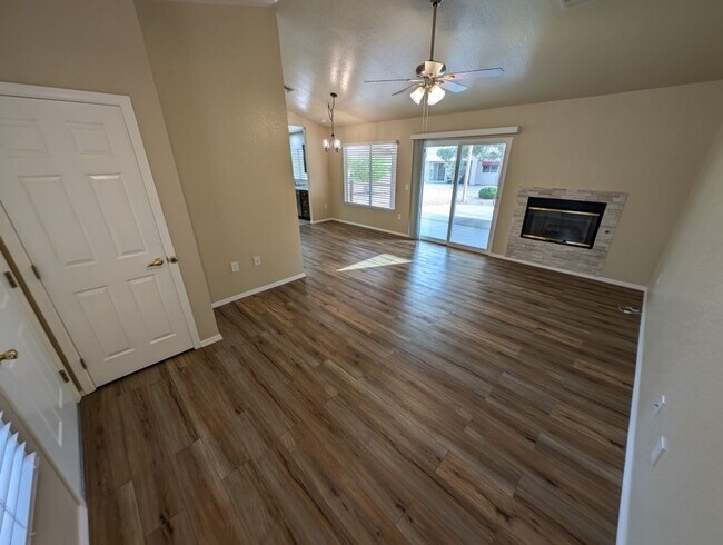 Foto del edificio - 9729 Buckhorn Dr