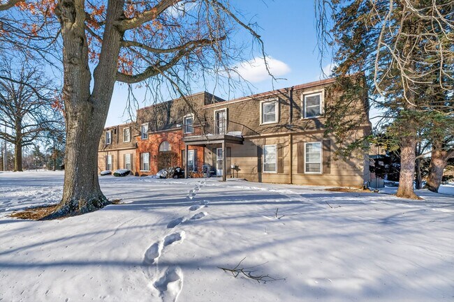 Building Photo - Now Accepting Section 8 –  3 Bedroom /2 Bath Florissant, MO