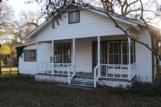 Building Photo - 8052 State Hwy 75 S