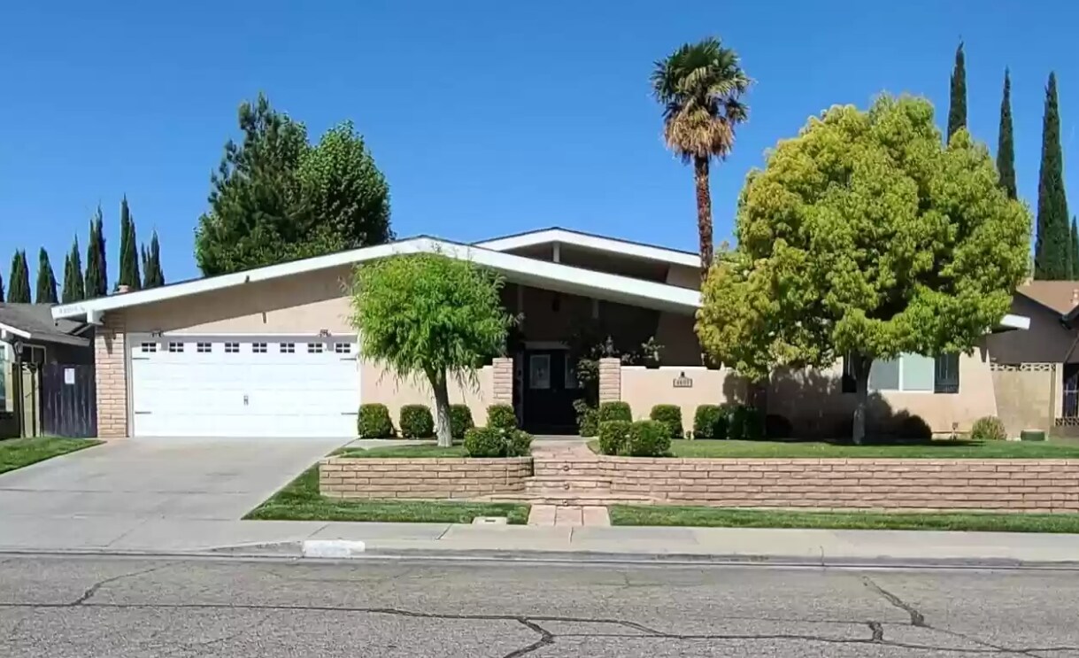Foto principal - 44109 27th St W