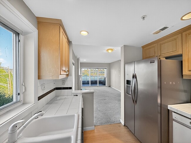 Foto del edificio - 3300 Meridian Ave N