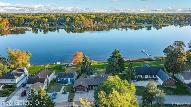 Foto del edificio - 2739 Lakeridge Ave