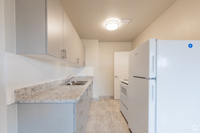 1BR, 1BA - 650SF - Kitchen - 150 Culford Rd