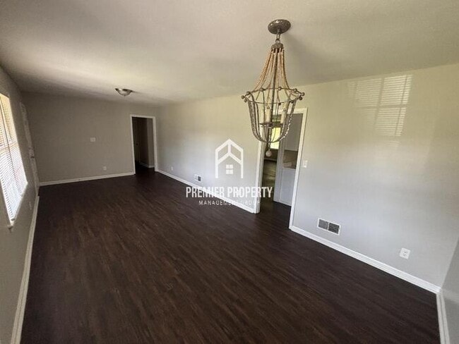 Photo - 3726 Springhill Dr House