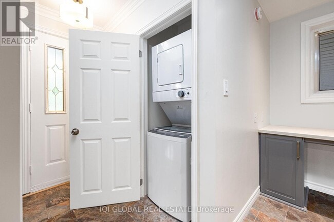 Building Photo - 10 Holman Crescent