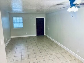 Building Photo - 501 Waco St