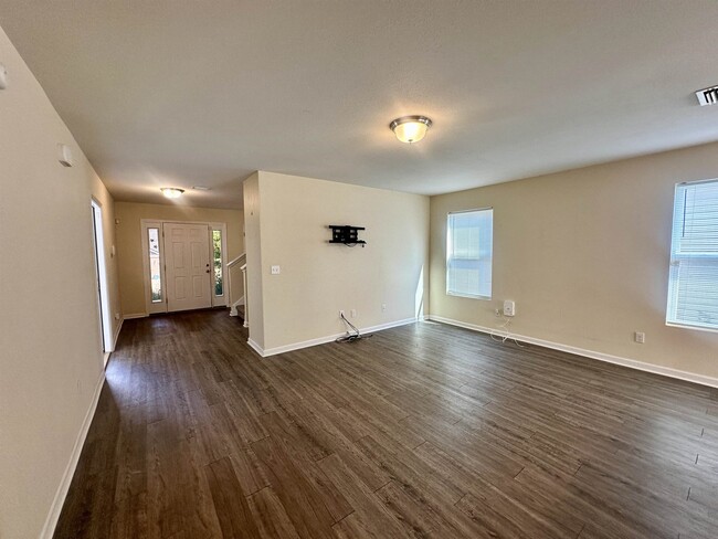Foto del edificio - 1060 Lacey Ln