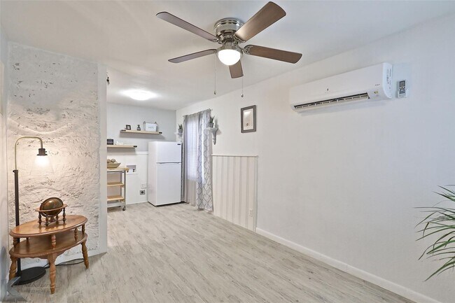 Foto del edificio - TINY HOUSE ready to rent! 1 bed, 1 bath, a...