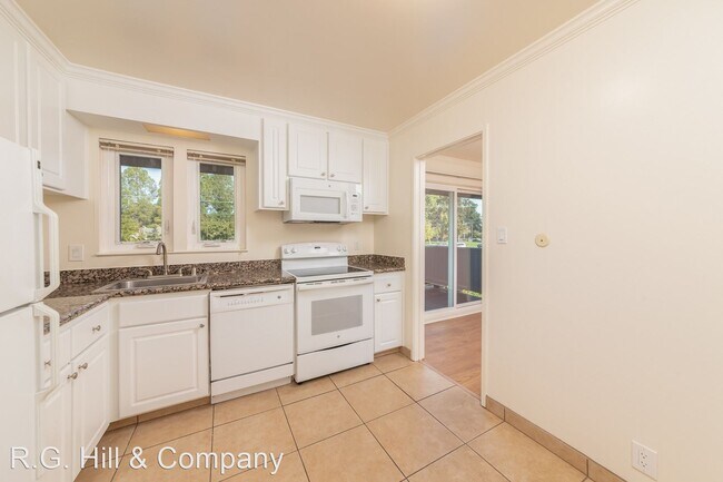 Building Photo - 1942 Desert Cir