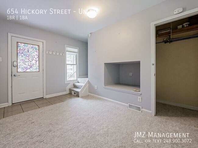 Building Photo - 654 Hickory St