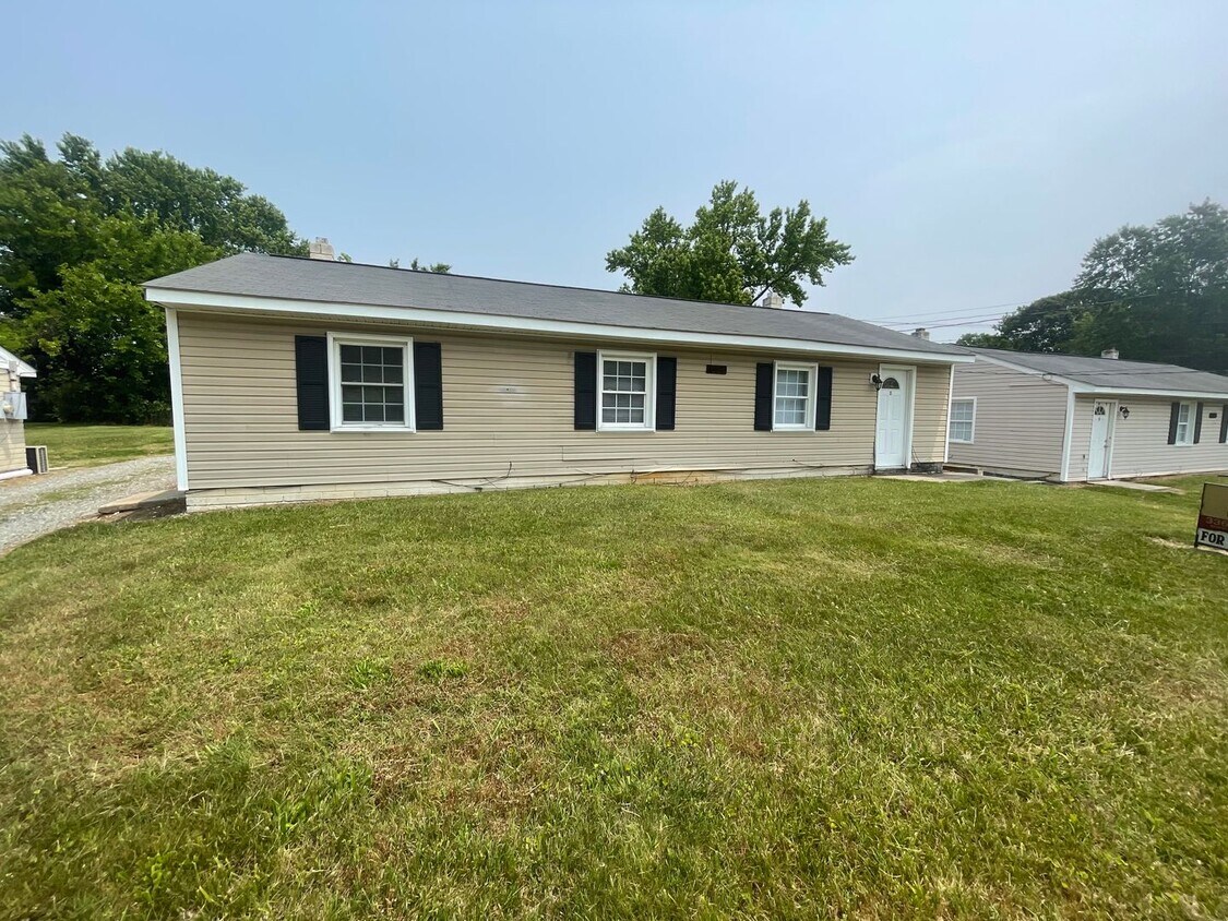 Primary Photo - Newly Renovated One Bedroom Duplex - Water...