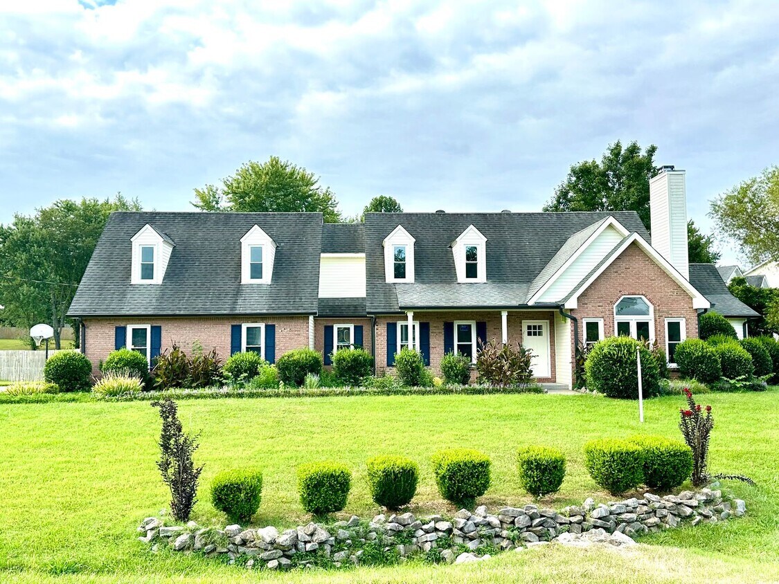 Primary Photo - 2592 Emerald Ct
