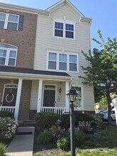 Building Photo - 14600 Featherstone Gate Dr