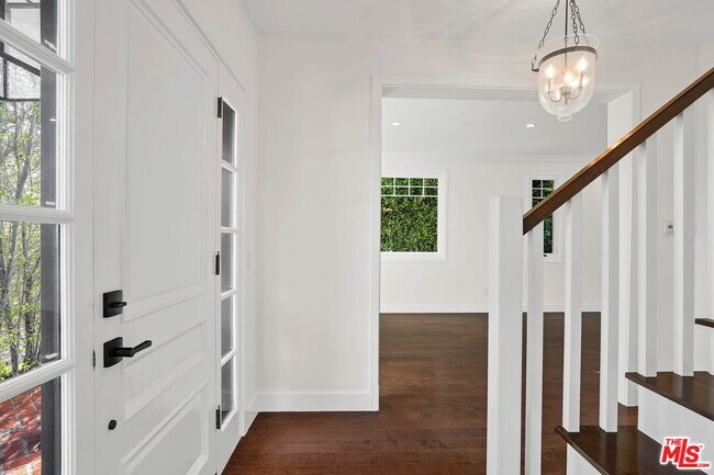 Foto del edificio - 8125 Colegio Dr