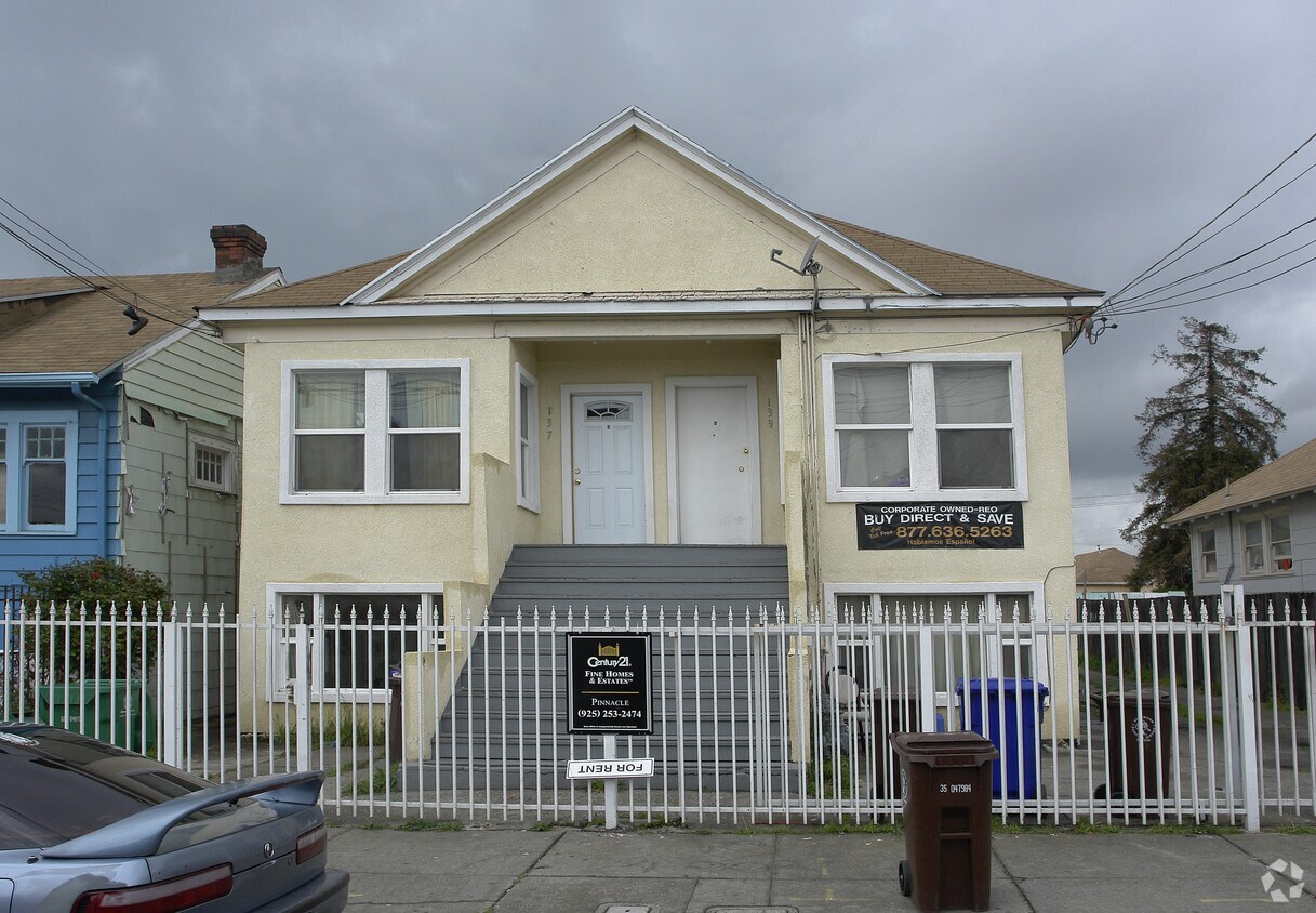 Building Photo - 137 4th St