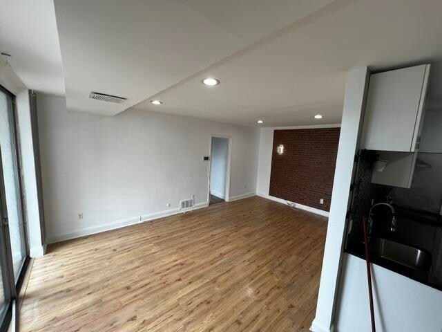 Foto del edificio - 448 River Rd