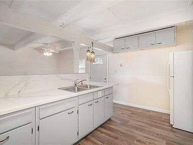 Building Photo - 906 N 70th St