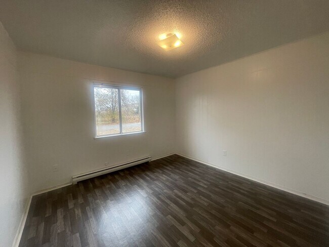 Building Photo - Available Now 2 bed 1 bath Duplex in Ozark