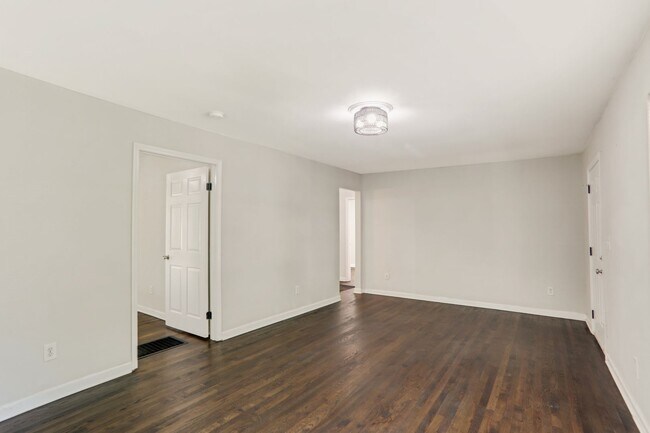 Building Photo - 2155 W Woodberry Ave