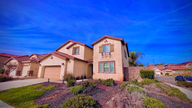 Foto del edificio - BEAUTIFUL 5BD/3BA-2 Story Home available for rent in Jurupa Valley!