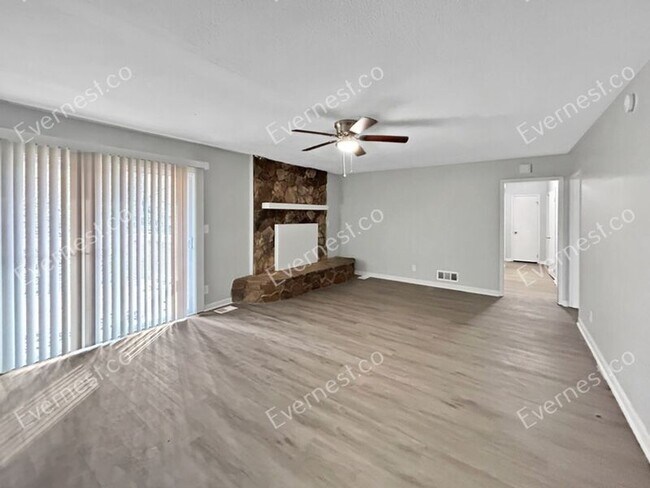 Foto del edificio - 4365 Stonewall Tell Rd