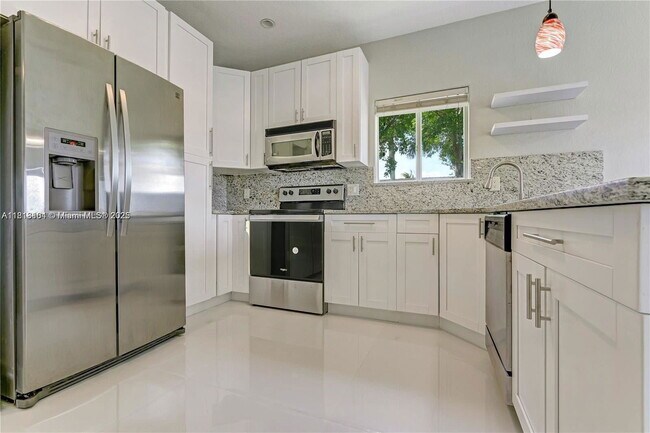 Foto del edificio - 709 SE 14th Pl