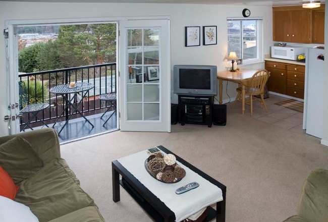 Building Photo - 2349 W Newton St