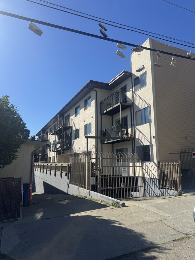 Building Photo - 2308 Warring St