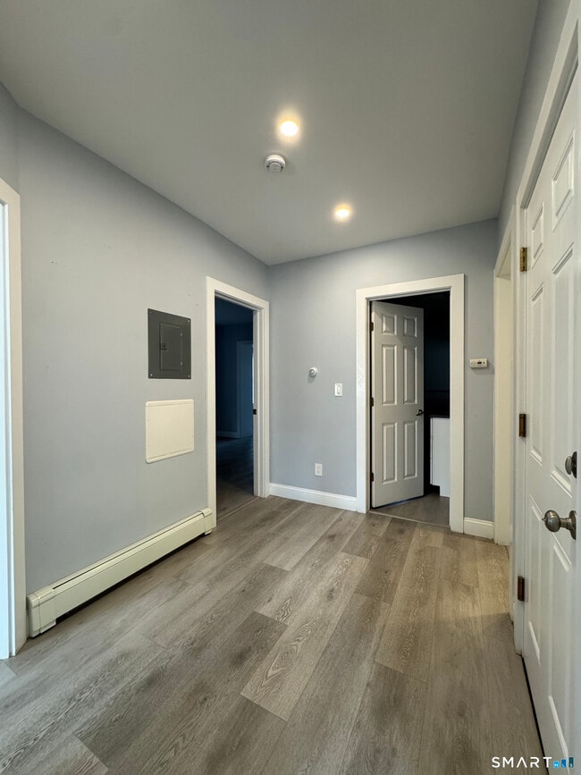 Building Photo - 40 Clarks Hill Ave