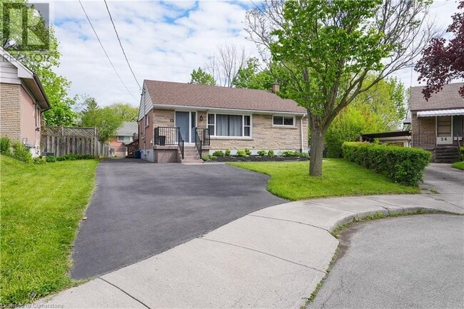Building Photo - 13 Beaucourt Pl