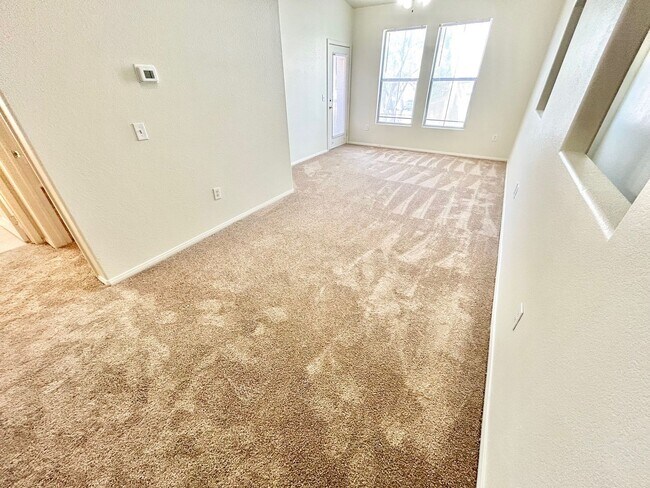 Building Photo - BEAUTIFUL 1 BEDROOM, 1 BATHROOM CONDO LOCA...