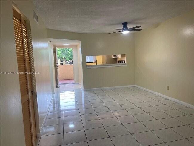 Foto del edificio - 3252 Foxcroft Rd
