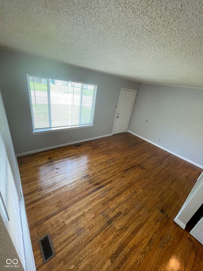 Foto del edificio - 5819 Greenfield Ave